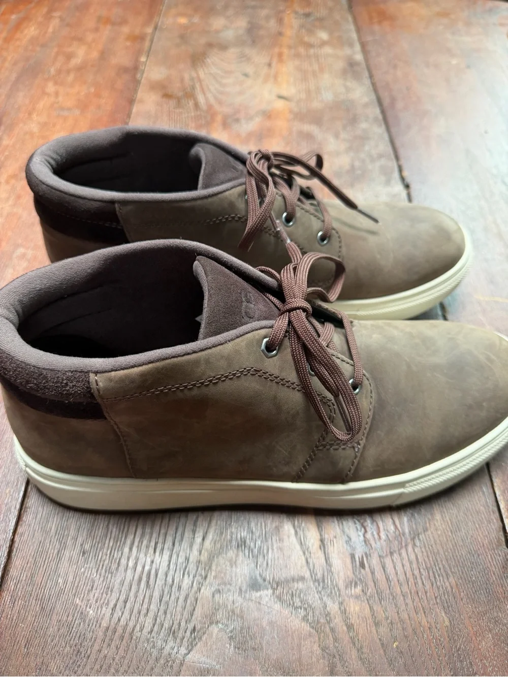 UGG Men's Brown Chukka Boots with Cream Sole Amazing Condition!
